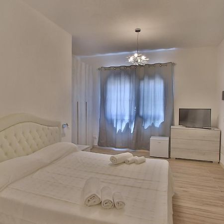 Les Chambres Au Centre San Teodoro  Extérieur photo