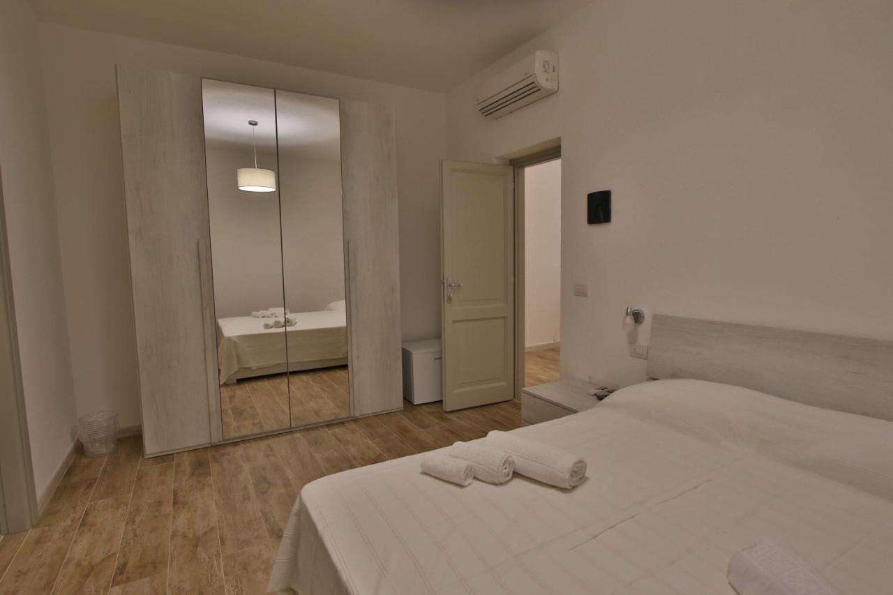 Les Chambres Au Centre San Teodoro  Extérieur photo
