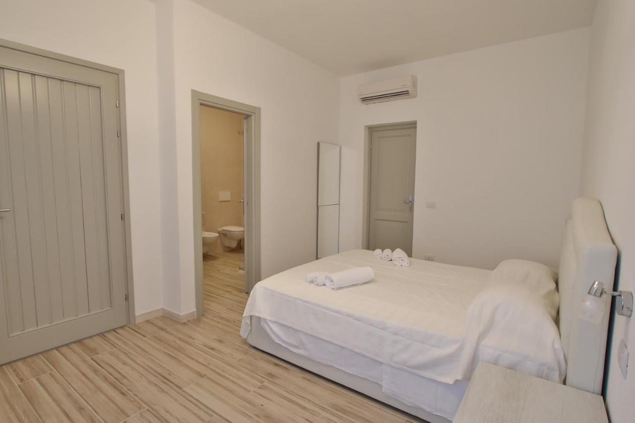 Les Chambres Au Centre San Teodoro  Extérieur photo